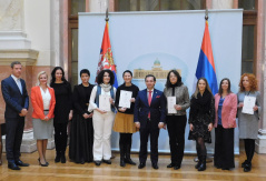 23. новембар 2018. Потпредседник Народне скупштине проф. др Владимир Маринковић на додели награда излагачима Шесте жириране изложбе „100 жена – 100 минијатура“